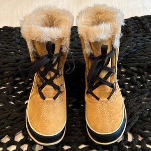 Sorel faux fur lined winter boot 9.5